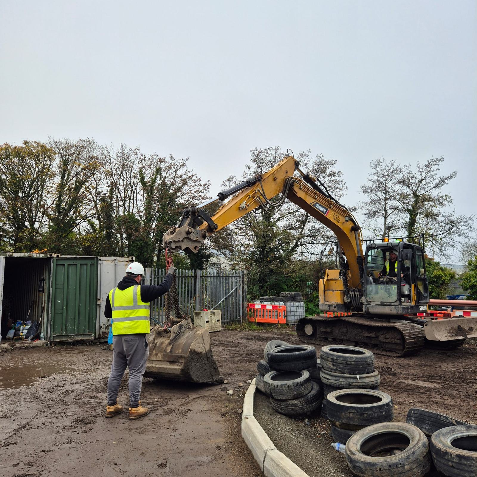 Plant operator carrying out an excavator lift during training